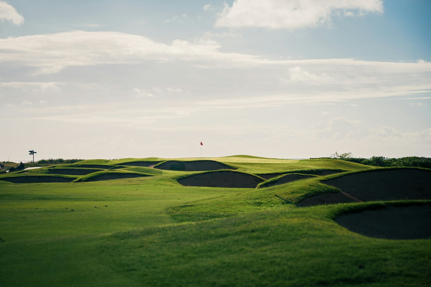 Rolling fairways and bunkers on a links golf course